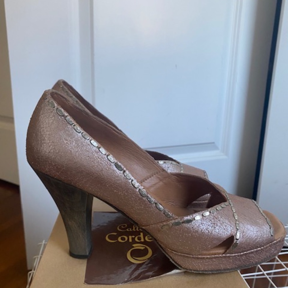 Colleen Cordero, Lara pumps